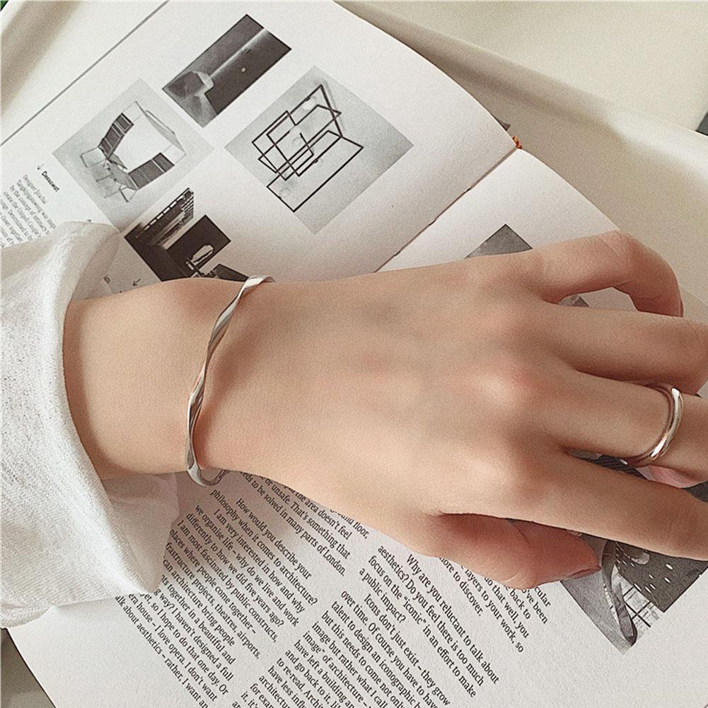 Retro Offener Armreif Kreativer Wellenarmreif Möbius Geometrische Accessoires Verstellbares Armband für Frauen Geschenk