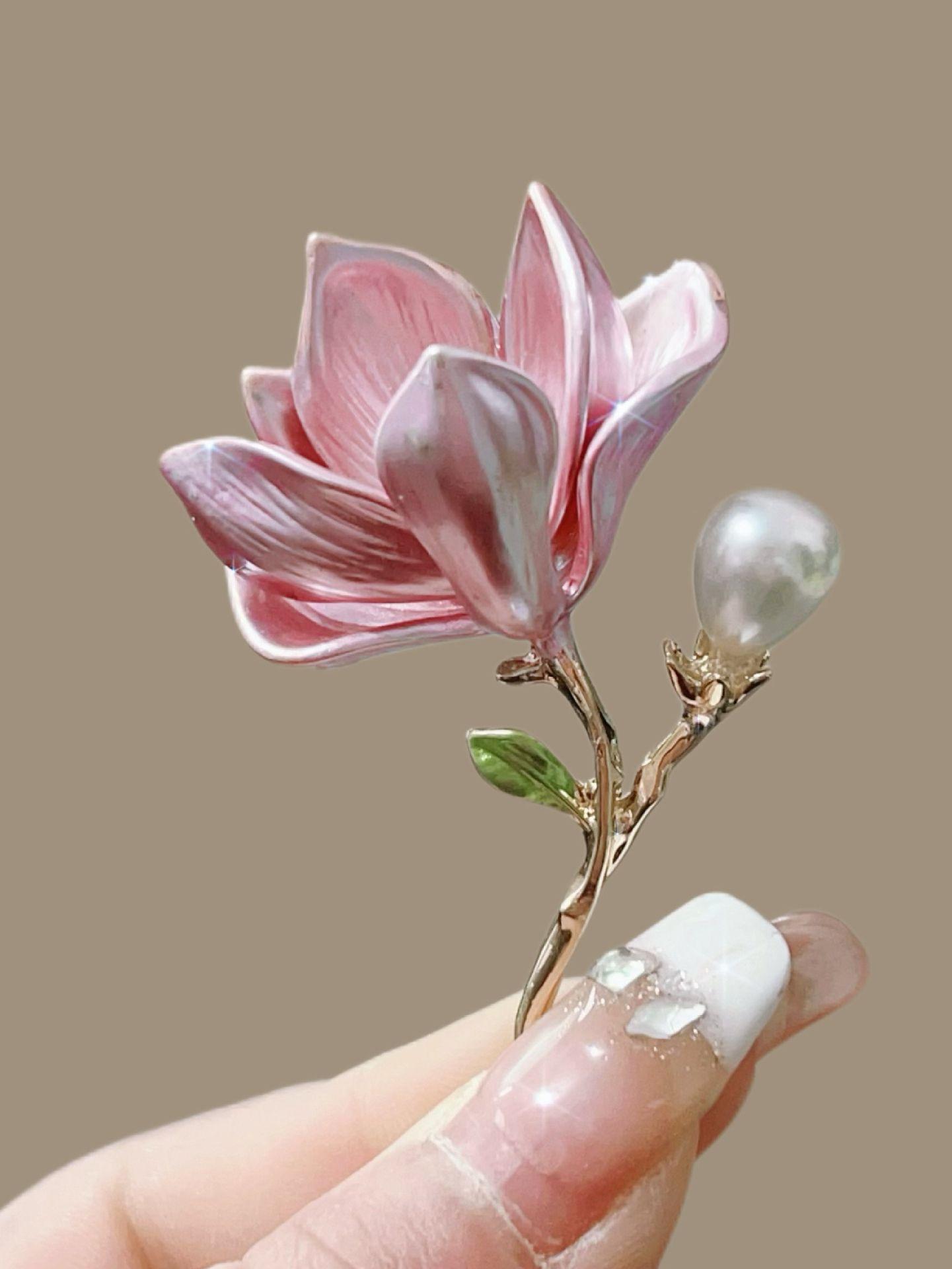 

Elegant Magnolia Flower Brooch Pin Floral Design Metal Alloy Craftsmanship Suitable for Accessories Decoration and Garment Embellishment One Size