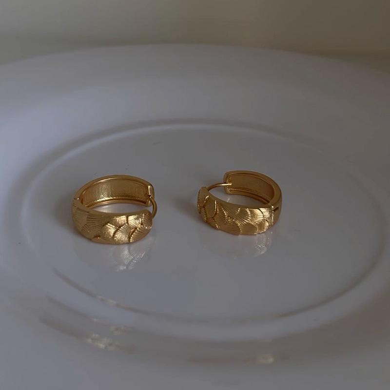 Textured Smooth Round Earrings Niche Versatile High-end Ear Buckles Fashion Light Luxury Temperament Earrings Women