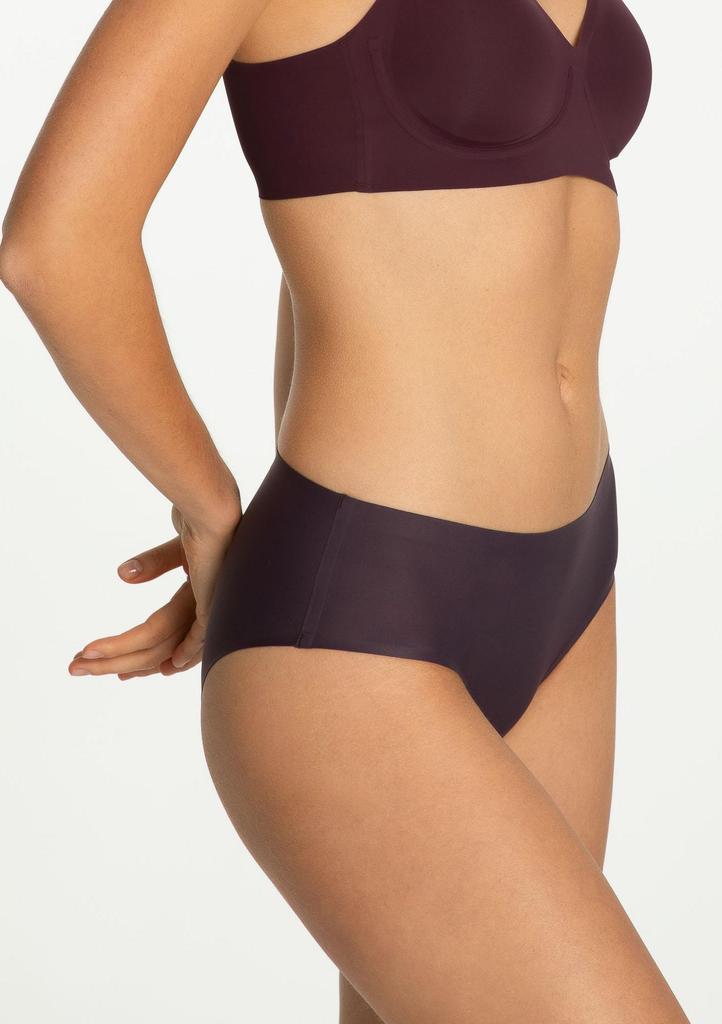 Figi damskie klasyczne bezszwowe w modnym kolorze Dark Plum Julimex