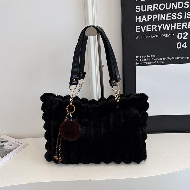 2025 Autumn Plush Single Shoulder Handbag: Women's Casual Large-Capacity Underarm Bag