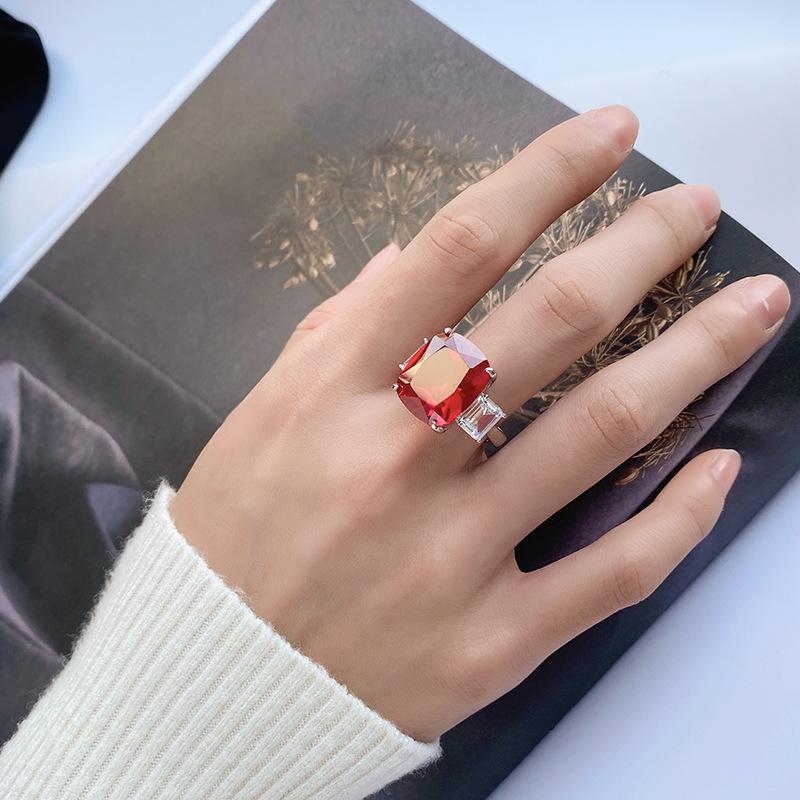 Jewelry Copper Bottom Gold-Plated Simulation Color Treasure Temperament Luxury Ring Heroine Stone 14 * 16