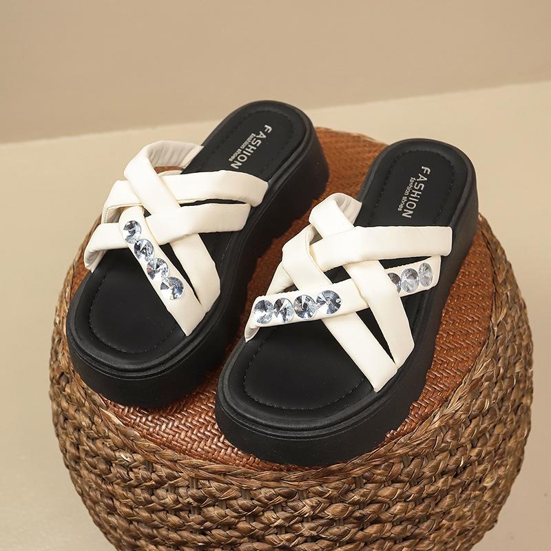 Kühlende Hausschuhe mit dickem Boden für Damen-Oberbekleidung Sommer neue Mode vielseitig hochwertiges Gefühl Strass Ein-Wort-Slipper