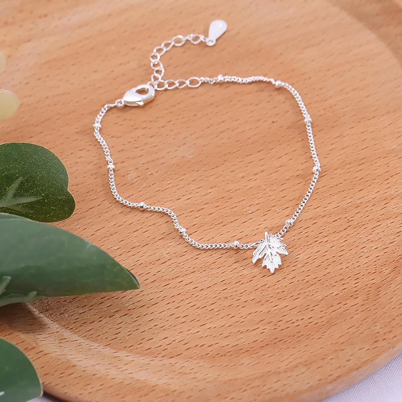 New Maple Leaf Bracelet Female Ins Internet Celebrity Temperament Small Fresh Mori Sweet Student Niche Hand Jewelry