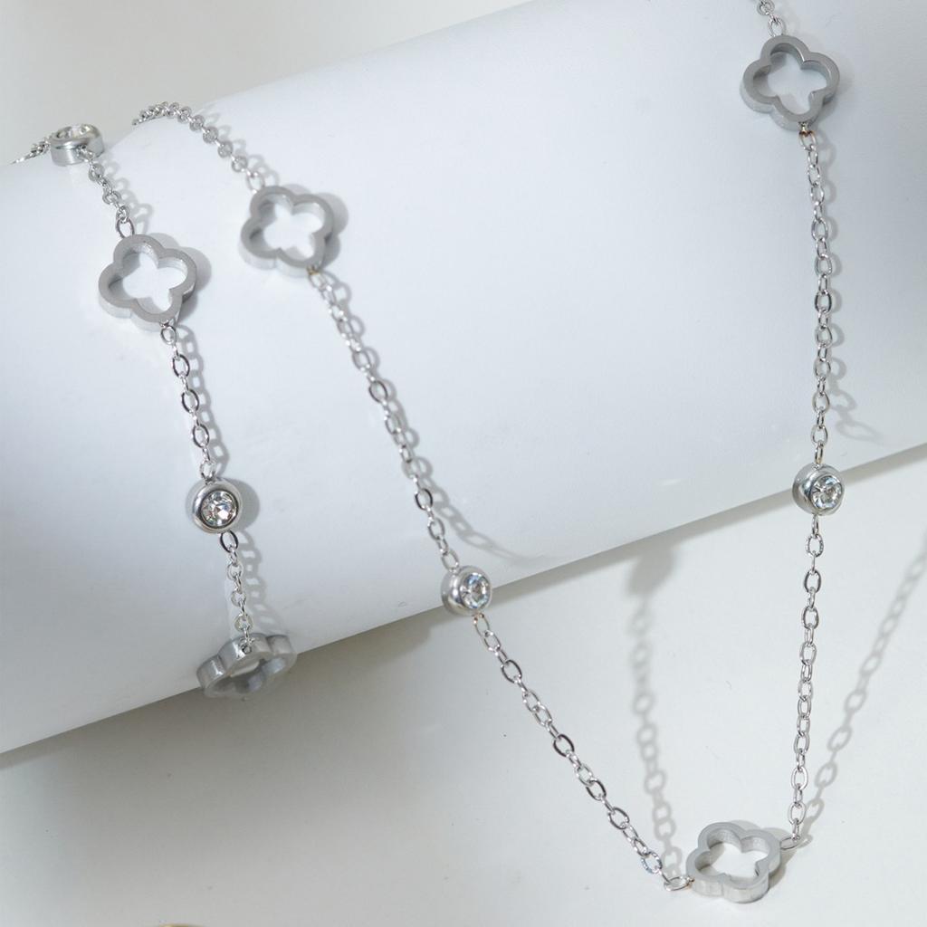Fashion Simple and Elegant Clover Bracelet and Necklace Set Perfect for Everyday and All Occasions Clover Jewelry