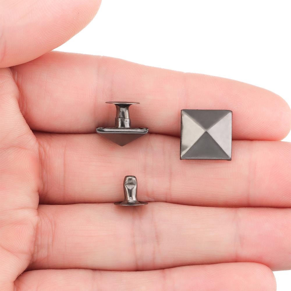 50 Sets Mode Schuhe Tasche Dekor Pyramidenform Stoffknopf Quadratische Nieten Befestigungsnieten Metallspikes