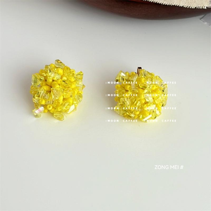 Blue beaded stud earrings heavy industry hand-woven hydrangea earrings white holiday wind ear clips mosquito coil disc s