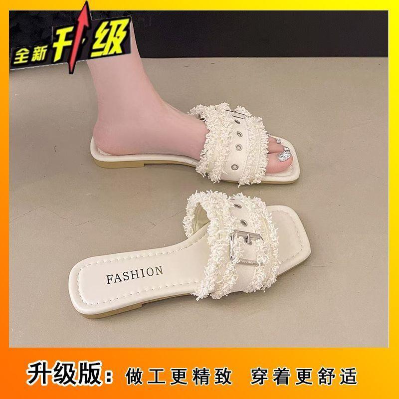 Xiaoxiangfeng flat-bottomed cool slippers 2025 new super fire French going out beach shoes women's summer wear fashion and high sense