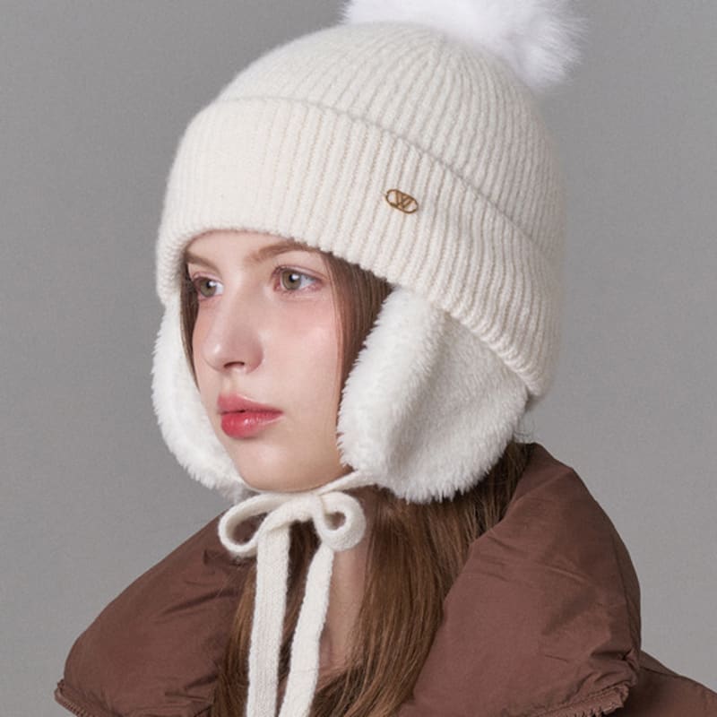 

WHITE SANDS Cable Earmuffs Chin Strap Beanie Ella (3 colors) Black_Free