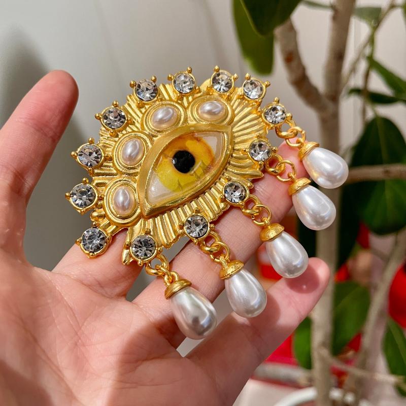 Pleated Devil'S Eye Brooch Alloy Keyhole Shape Glaze Luxury Badge Pin Trendy Tassels Banquet Clothes Metal Pin