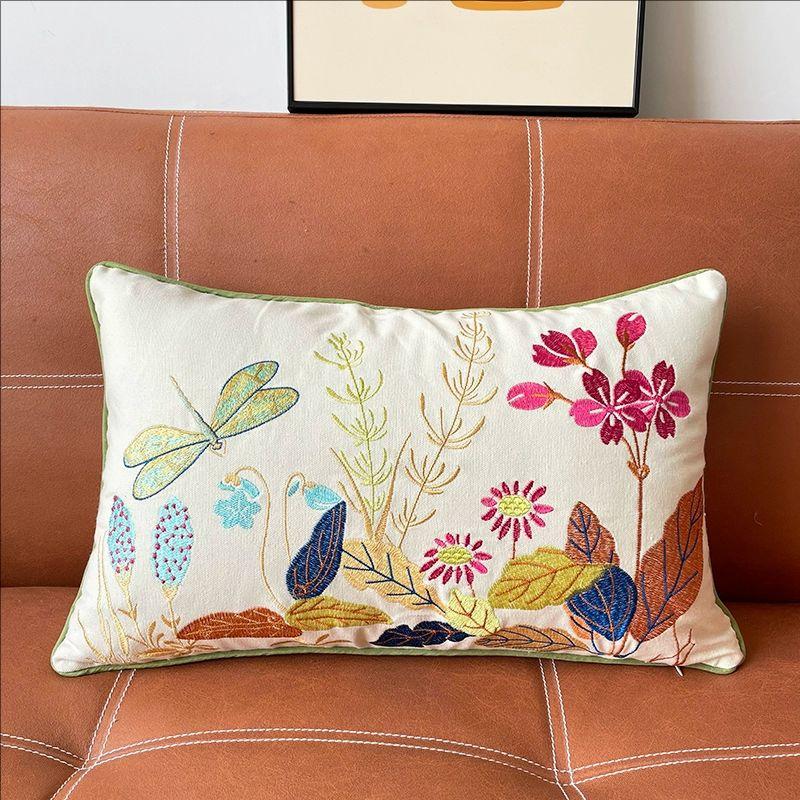 

Высококачественная вышитая европейская бежевая подушка, трехмерный узор, съемная и моющаяся, подушка для дивана в гостиной, прикроватная подушка для дома (Pillowcase)