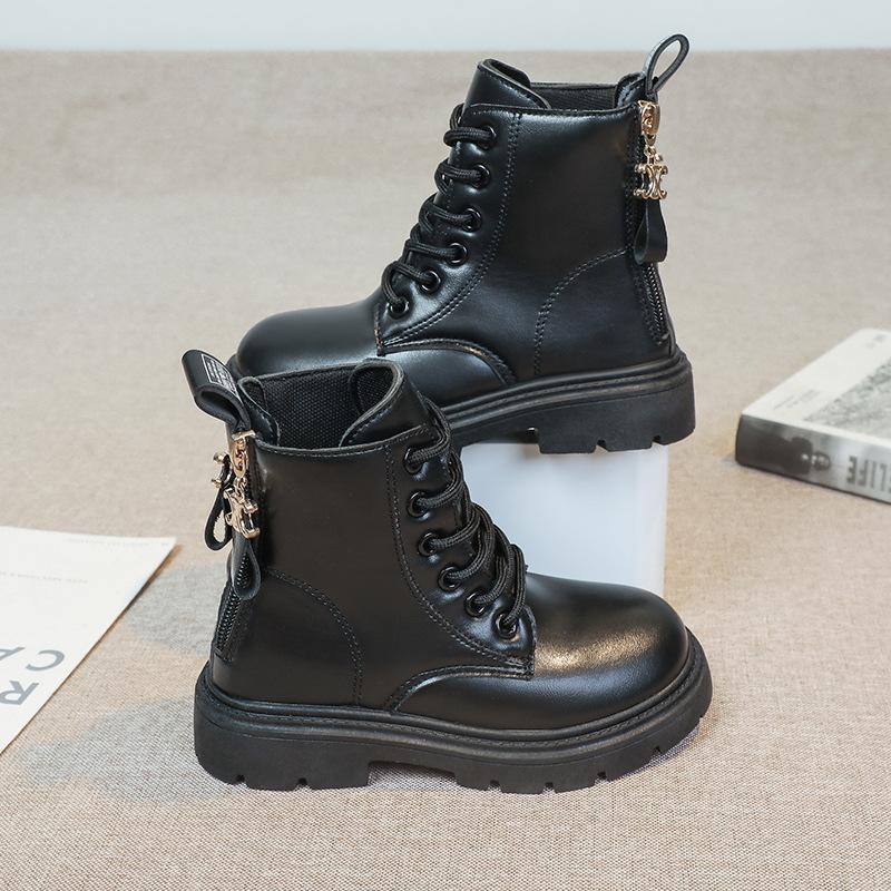 Jesienne i zimowe nowe dziecięce buty Martin, buty zamszowe dla chłopców, krótkie buty zamszowe dla chłopców, ciepłe dziewczęce buty skórzane z miękką podeszwą