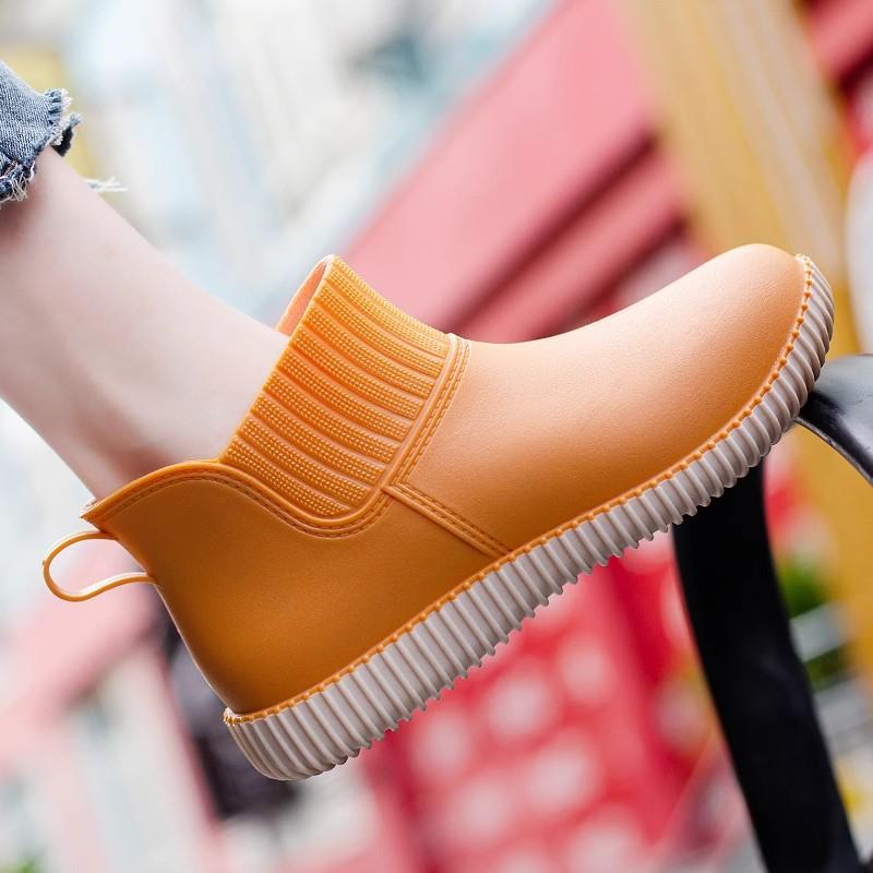 Japanese Women's Rain Boots Low-top Waterproof Shoes Plus Velvet One-piece Molded Non-slip Sole Work Rubber Shoes Fashionable Rain Boots