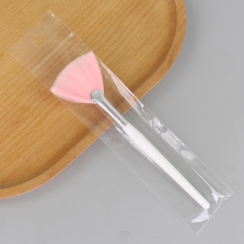 Fan-Shaped Beauty Brush: Essential Oil & Concealer Tool for Brightening Makeup