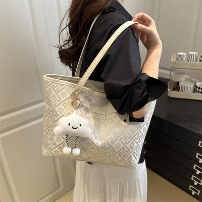 Women's Large-capacity New Summer Leisure Trend Personalized Pendant Tote Shoulder Bag