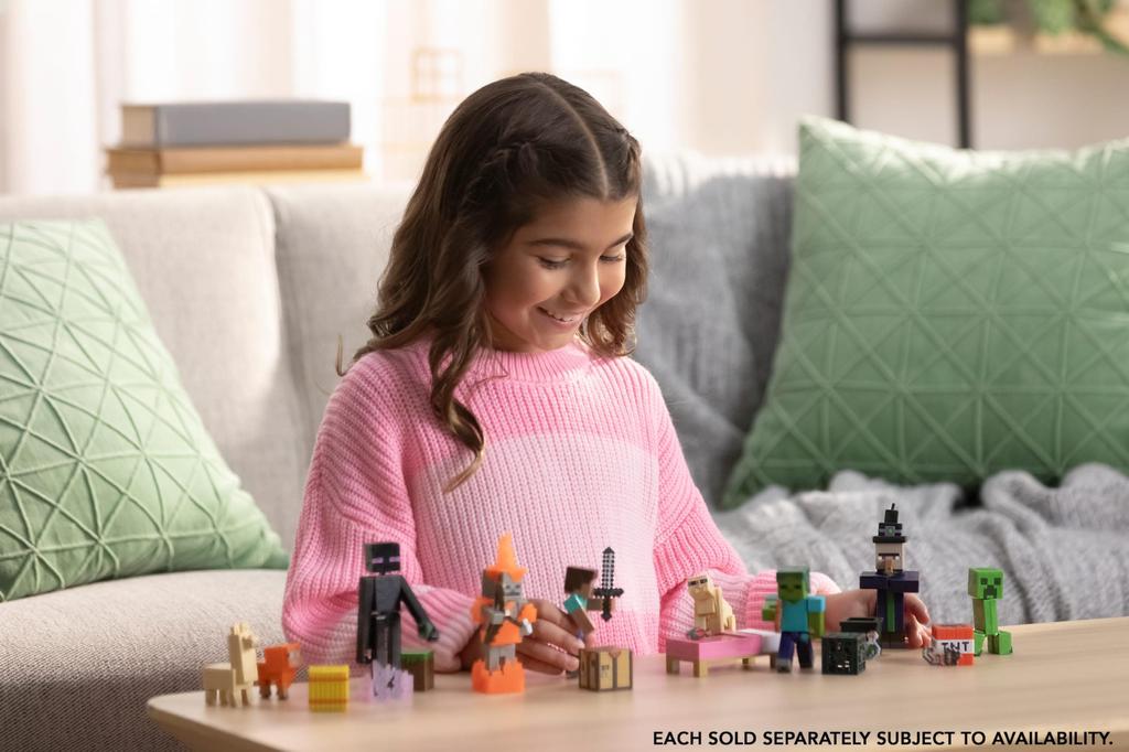 Mattel Minecraft Action Figure Accessories with Scale Collectible Toy Set & Enderman, 3.25-Inch