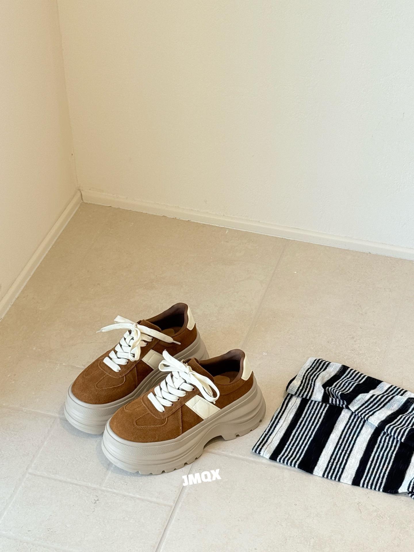 

Европейская станция 2025 Весна Новая кожаная платформа Желтые туфли Dexun Женская мода Универсальная повседневная обувь Кеды 35