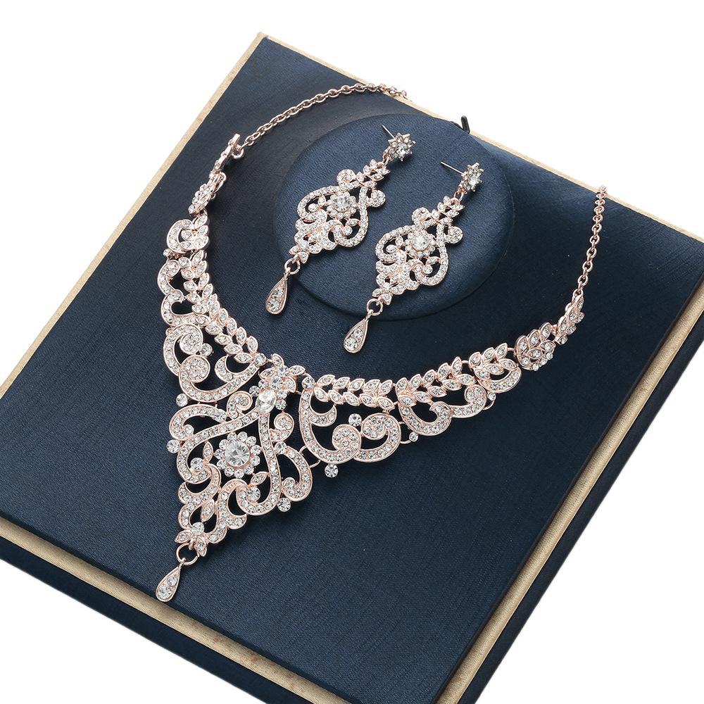 Court Cut-out Jewelry Set with Gold Inlaid with White Rhinestones