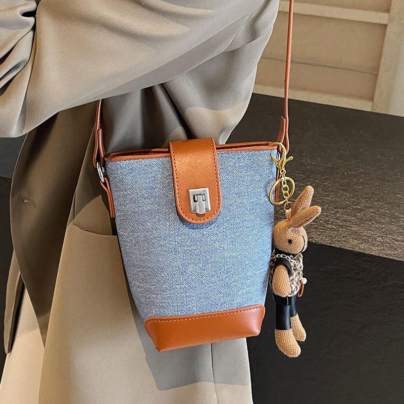 This year's popular niche design contrasting color temperament bucket bag women's casual versatile fashion commuter style messenger bag
