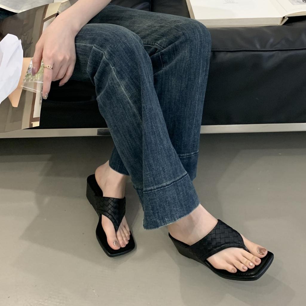 Retro silver sandals wedge flip-flops 2025 summer new design sense niche fashion toe sandals women's shoes