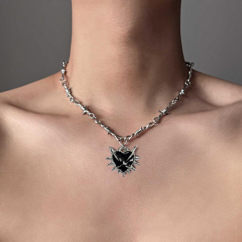 Dark Heart Sword Thorn Necklace - Spicy Girl Harajuku Hip Hop Street Retro Style