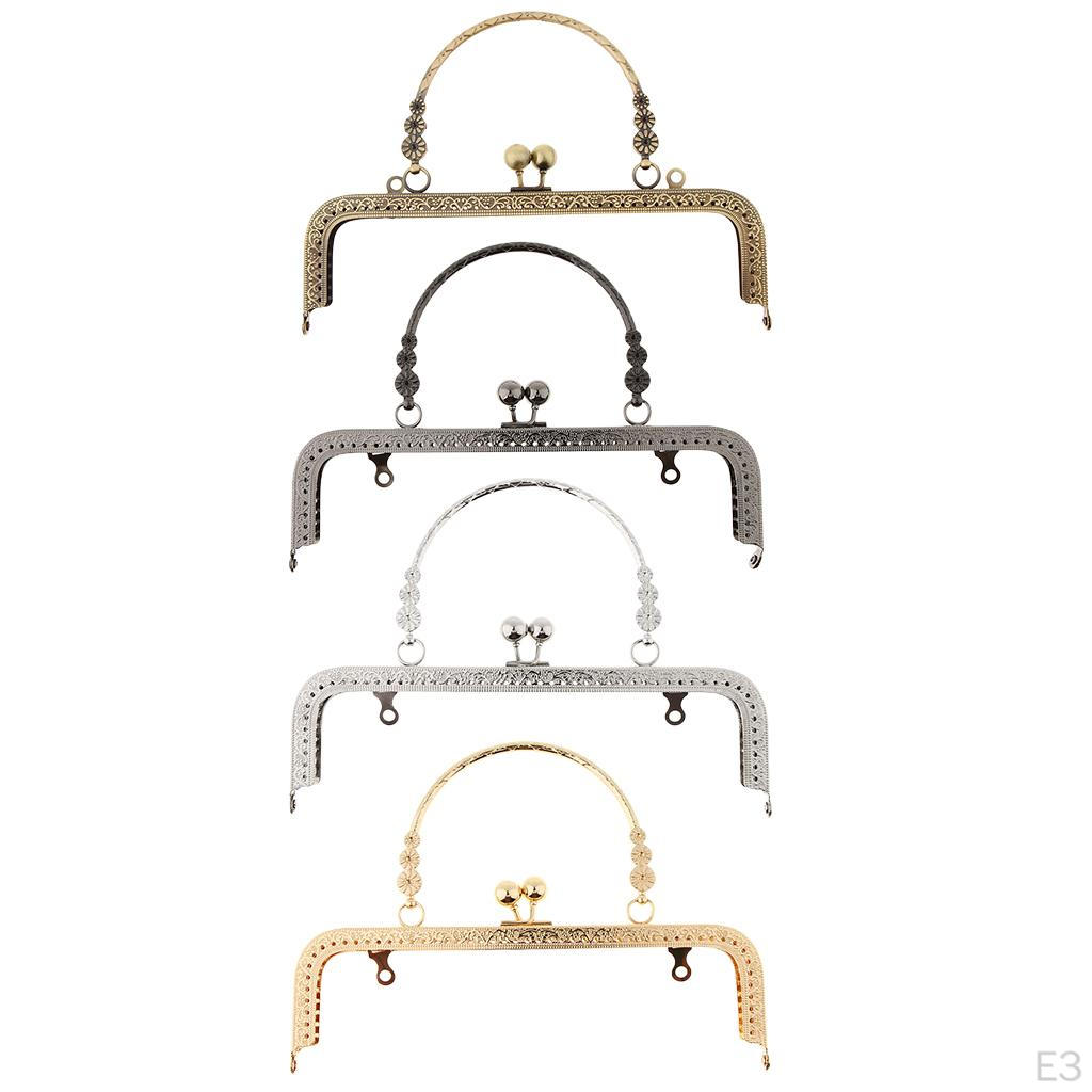 Wytłoczone metalowe zapięcie do torebki z brązem