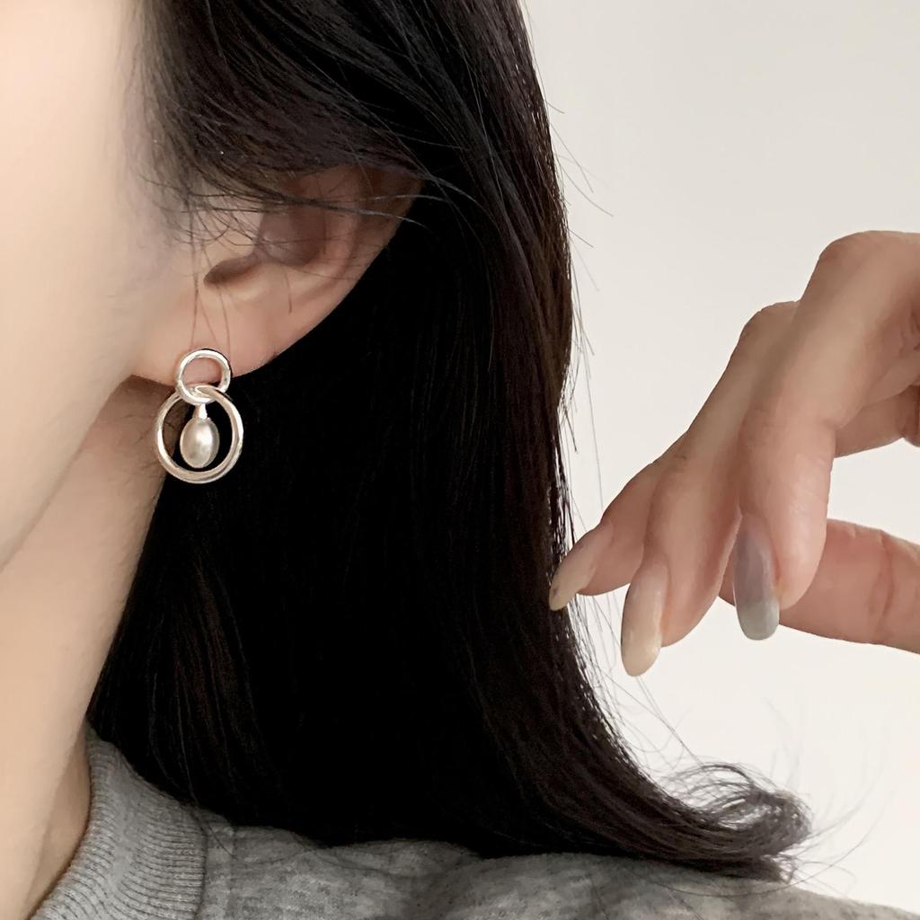 Elegant Faux Pearl Hoop Earrings for Women - Versatile Fashion with Exquisite Design