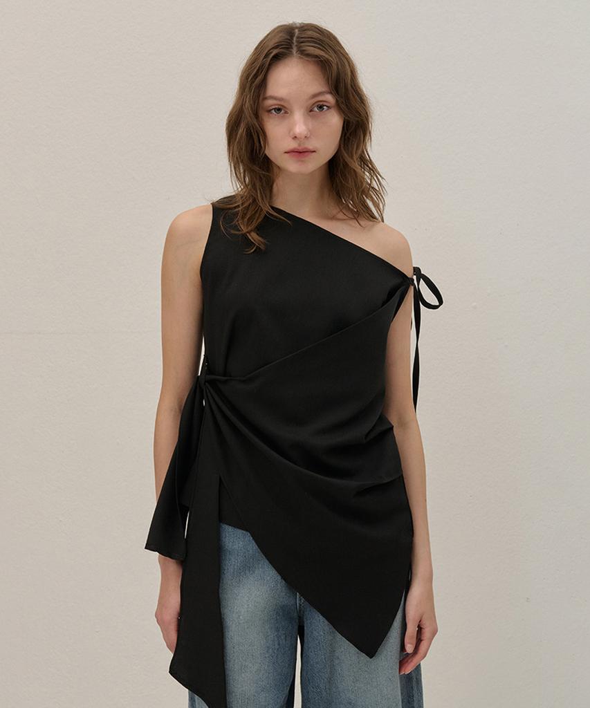 Kamino Strap Off-Shoulder Drape Blouse Black