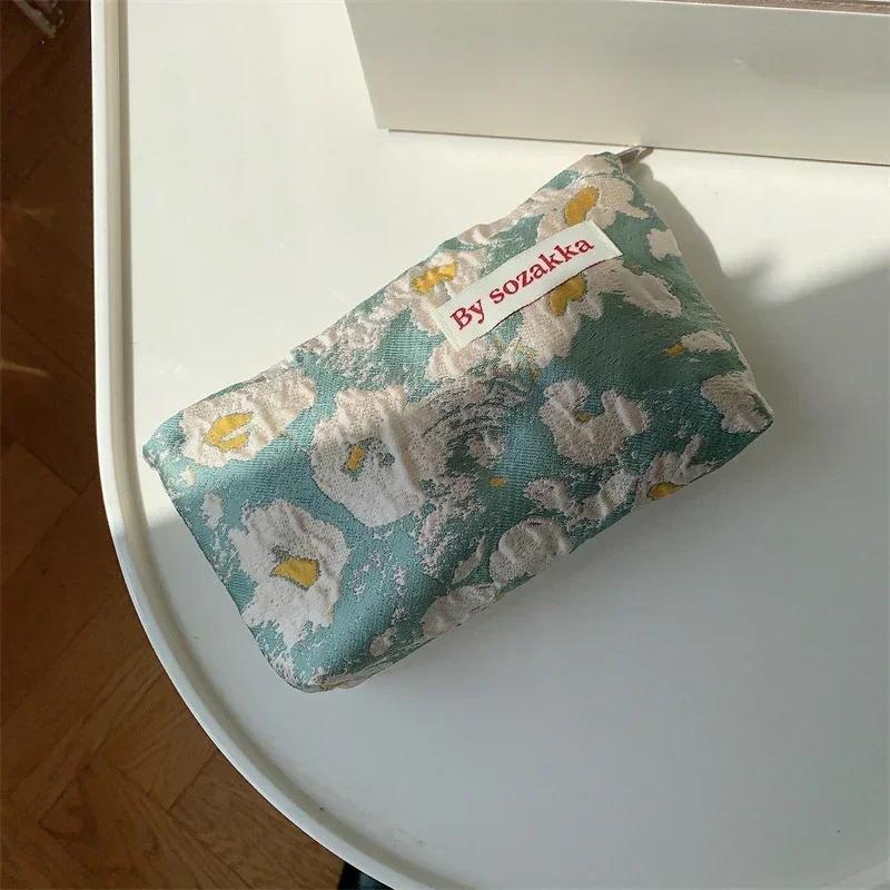

Korean Style 3D Flower Printed Makeup Bag for Women Small Cosmetic Bag Make Up Brushes Lipsticks Storage Bag Cute Pencil Case