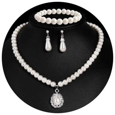 Fashion Pearl Necklace and Earrings Set , French Style Three - Piece Jewelry Set for Women , Light Design