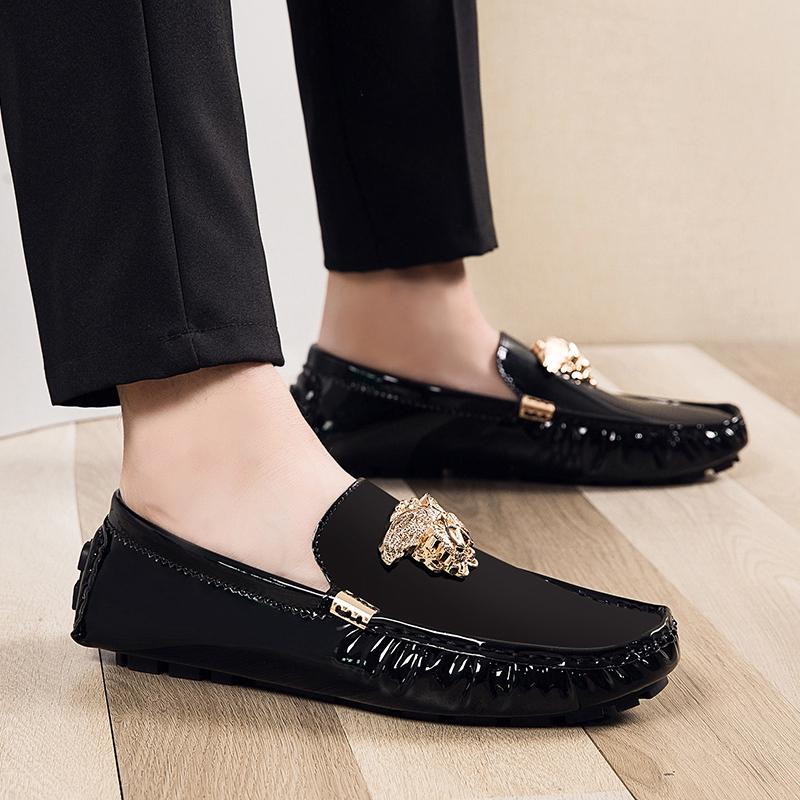 New Men Loafers 2024 Gold Red Luxury Brand Fashion Designer Patent Leather Driving Footwear Mens Comfy Boat Casual Shoes for Men