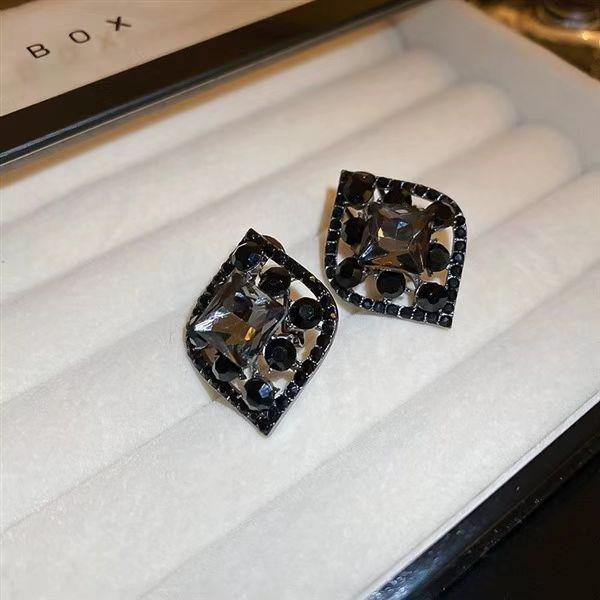 

Роскошные европейские/американские серьги-иглы в форме бриллианта — модный универсальный аксессуар высшего класса Not specified