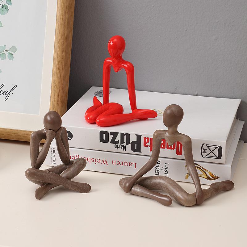 Abstrakte Yoga Denker Ornament: Niedliche Plastikfigur zur Wohnzimmerdekoration
