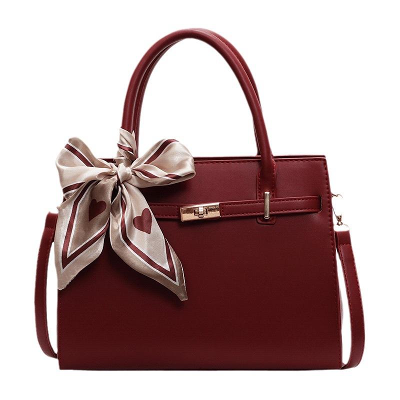 Fashion bag niche new women's bag messenger bag red bridal wedding bag autumn and winter mother hand bag