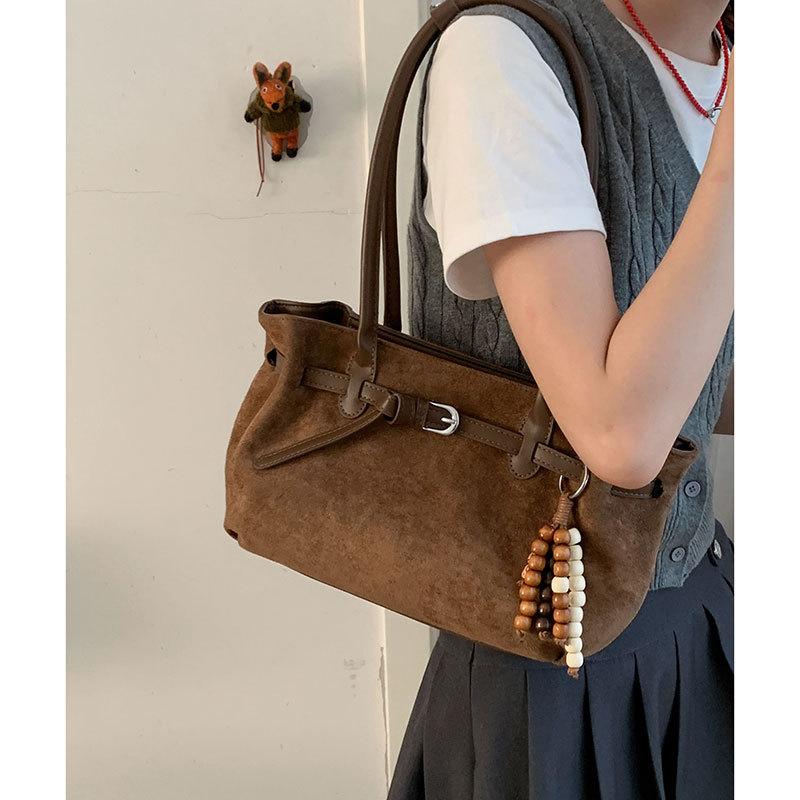 

Retro high-end underarm bag women s 2025 new large-capacity suede tote bag simple shoulder commuter bag коричневый