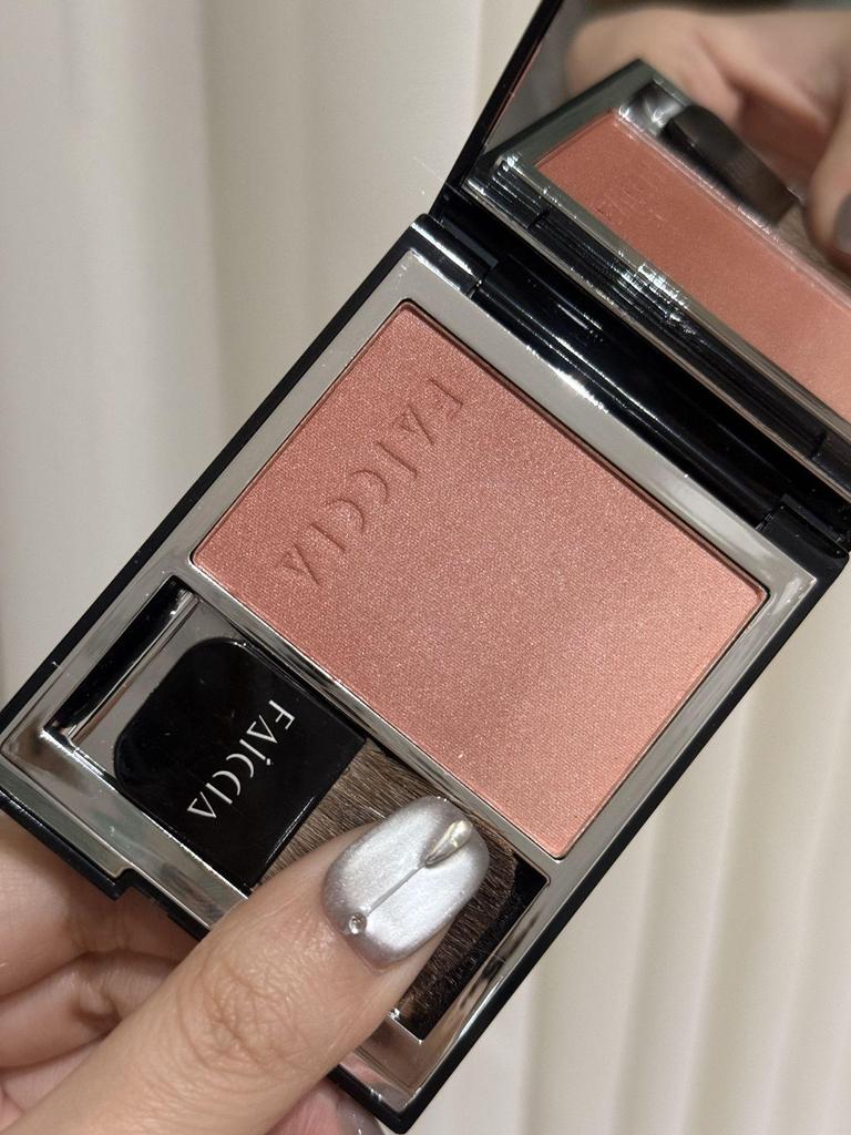Faiccia Yun Gradient Blush & Highlighter: Nude Multi-Use Suq*u Series Dupe