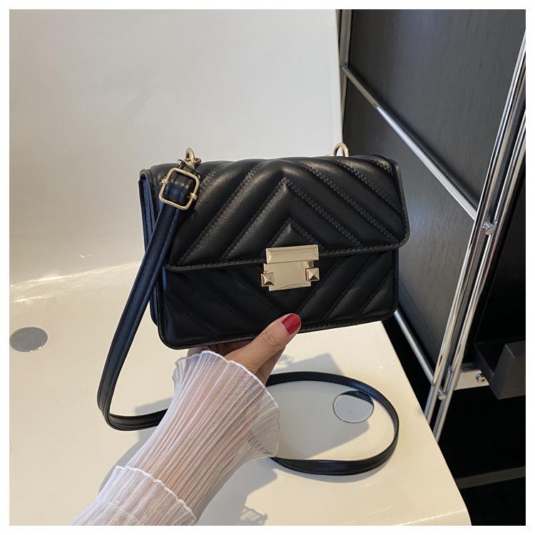 Early Autumn Indentation 2025 New Lock Fashion Casual Rhombus Solid Color One Shoulder Crossbody Chain Small Square Bag