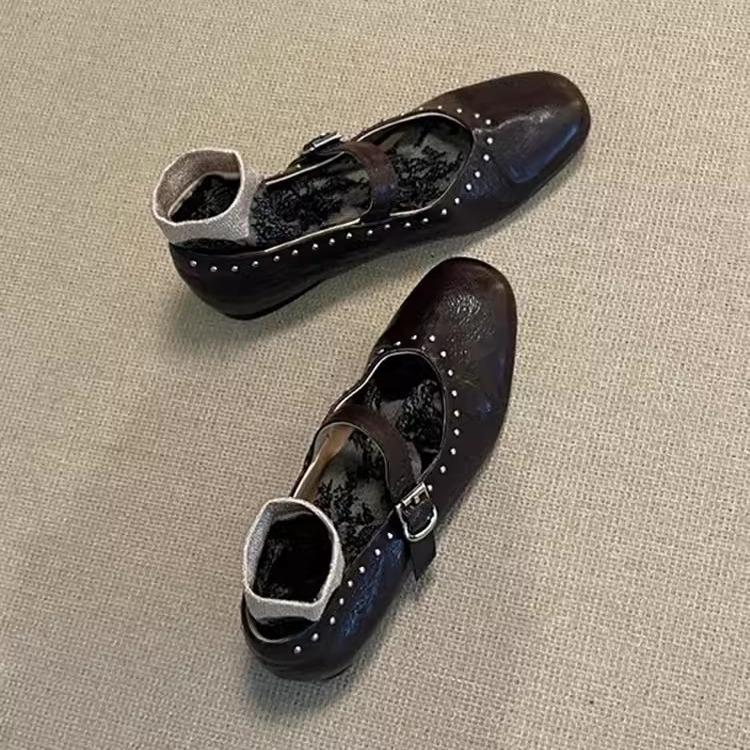 Версия из овчины ~ ретро кожаные туфли Мэри Джейн с круглым носком и неглубоким горлом, женские универсальные туфли с плоским дном и заклепками, одно слово с обувью для поездок на работу 35