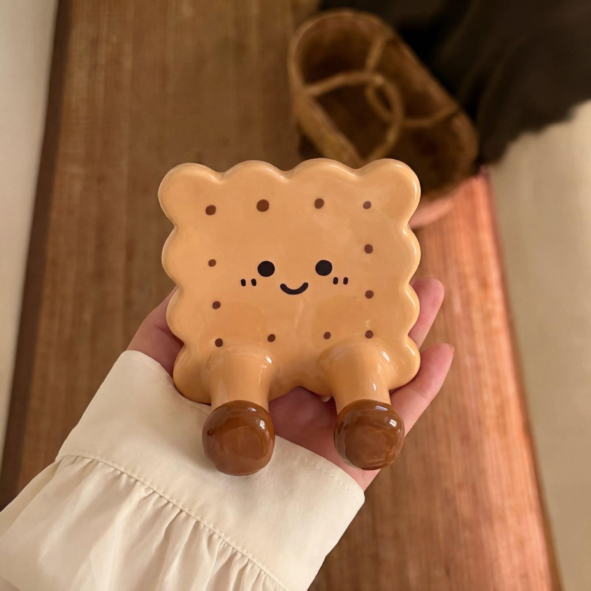 

Creative Cookie Phone Holder: Cute Desk Decor & Mood Booster Phone