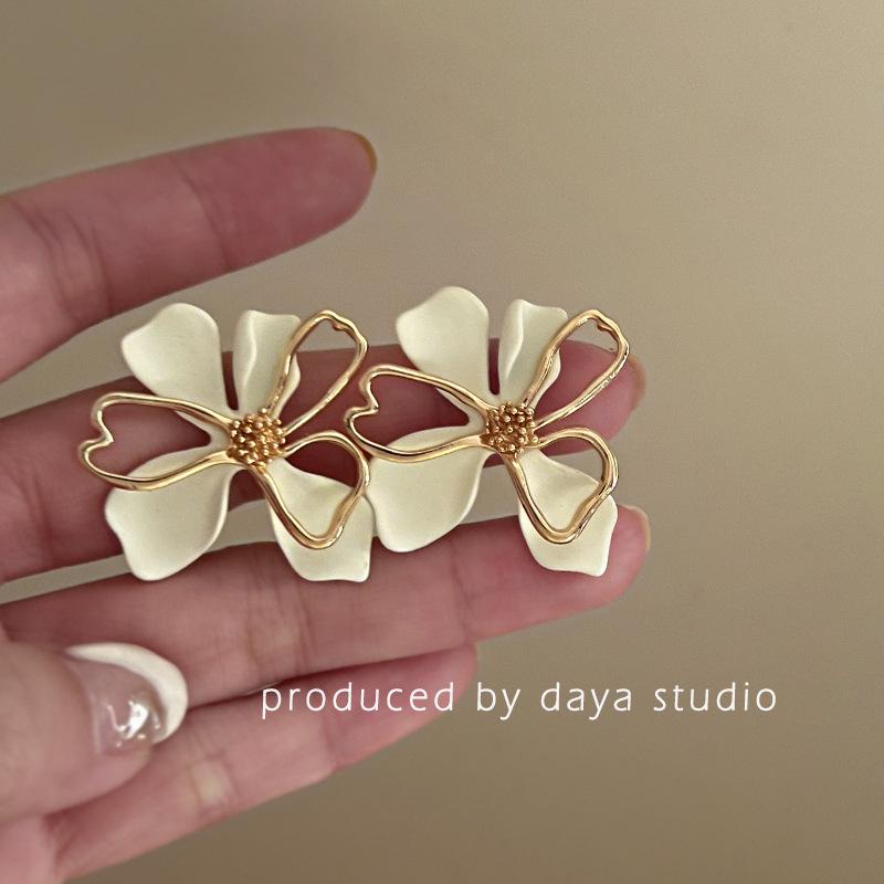Стильные ретро французские металлические серьги с цветочным дизайном и корейским шармом