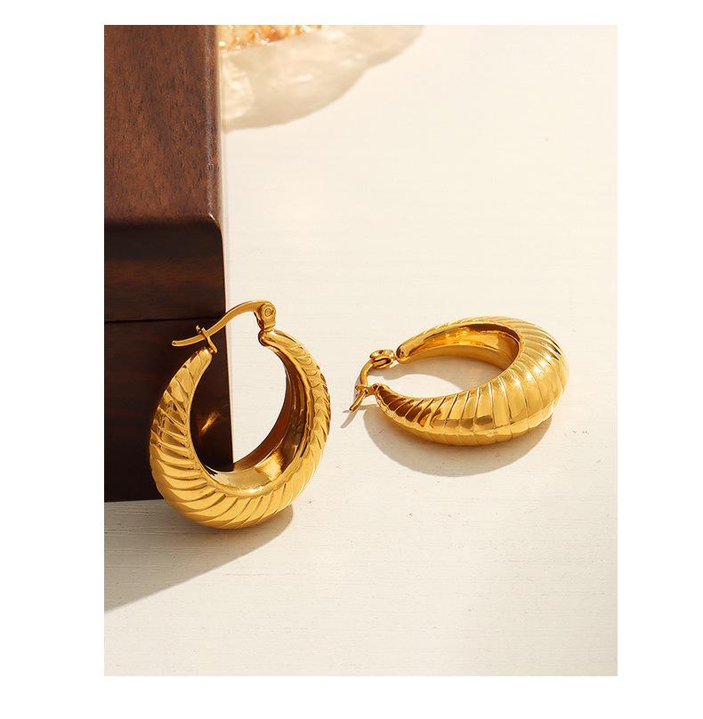 Gold-Plated Titanium Steel U-Shaped Earrings: Simple, Unique, Eccentric Geometric Design with Decorative Line Texture.
