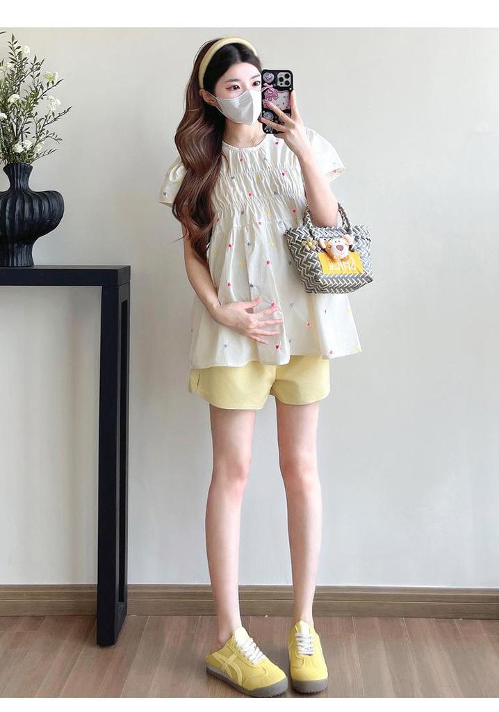 Embroidered Heart Maternity Short Sleeve Doll Shirt - Trendy, Age-Reducing, Loose Casual Summer Top for Moms