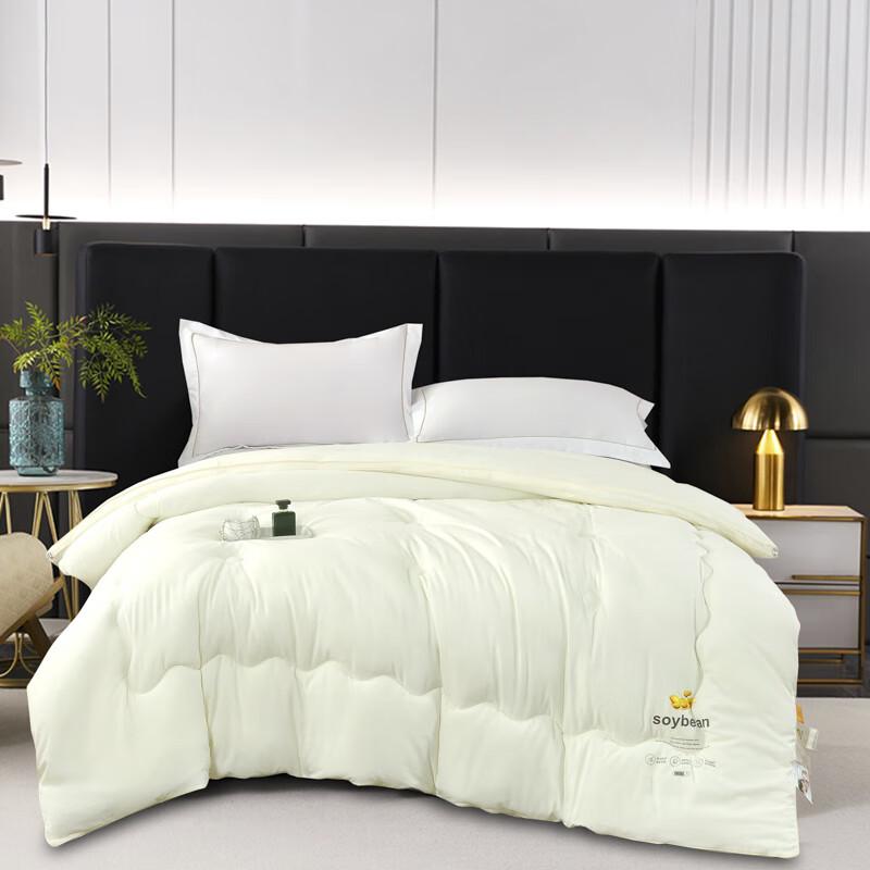 

All-Season Four-Hole Fiber Quilt