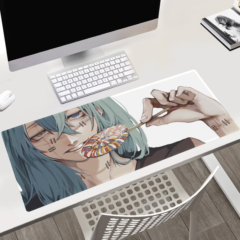 Tapis de bureau Jujutsu Kaisen 40x90x0.3CM avec les personnages Gojo, Yuji et Megumi.