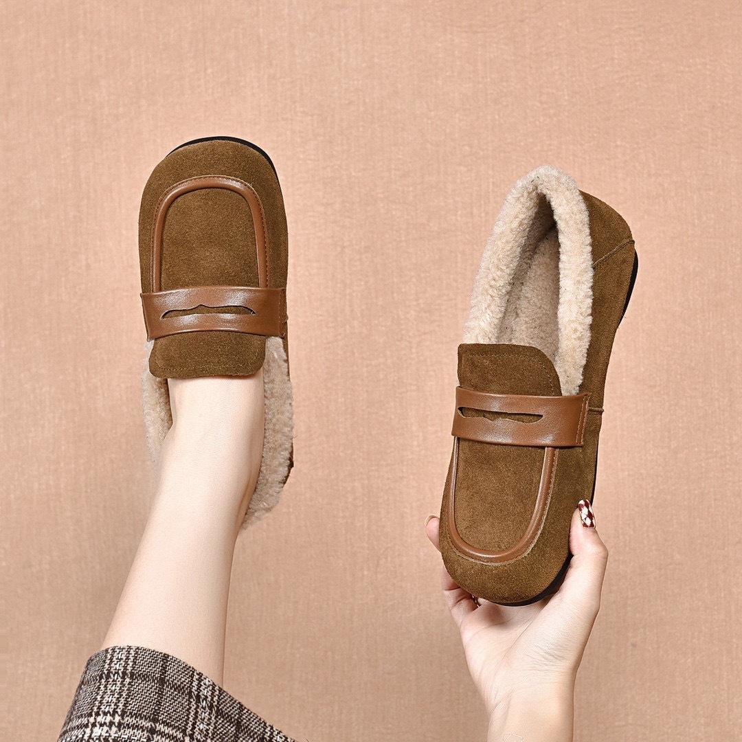 

Носите женскую обувь на плоской подошве, пушистую обувь, новую обувь на мягкой подошве с мягким верхом осенью и зимой, а также лоферы-слипоны. 39 коричневый