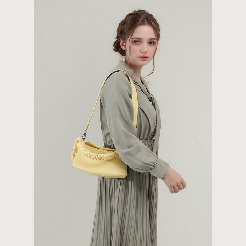 High-value Niche Portable Lunch Box Bag, Casual Commute Lock, Single Shoulder Women's Messenger Bag Bag.