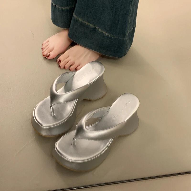 Damenschuhe Neuer Außenhandelsstil Einfaches Temperament Zehentrenner Schwammsohle Flip-Flops Runde Zehen Dicke Sohle Außenhausschuhe