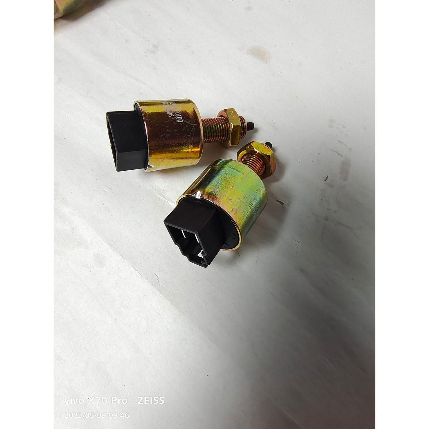 Dongfeng Tianlong D310 Brake Light Switch Assembly Kangtu