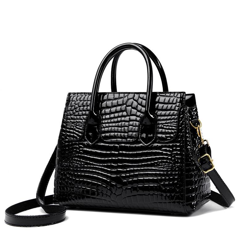 

Patent leather bag women s 2025 new fashionable large-capacity casual hand-held tote bag crocodile pattern middle-aged women s bag чёрный