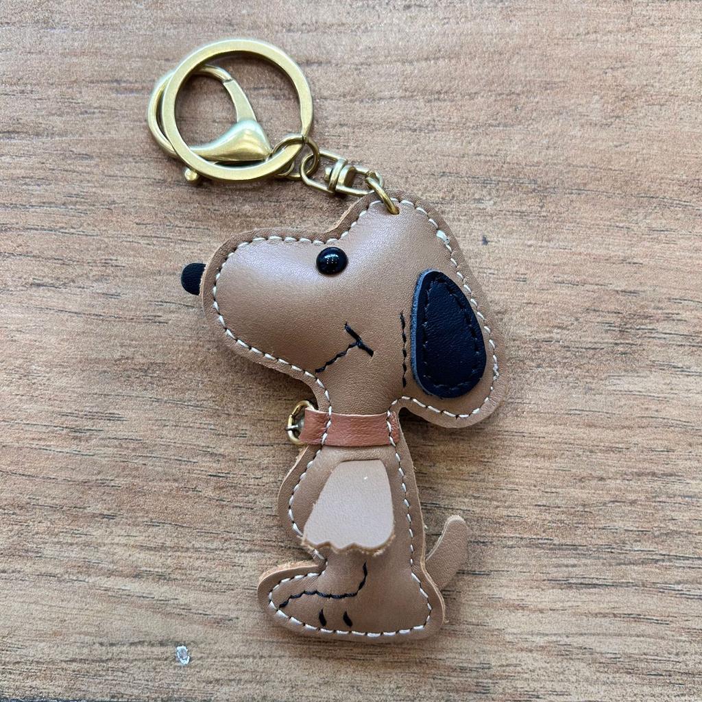 Couche supérieure Cuir de vache Fait main Zodiac Chien Pendentif en cuir Mignon Snoopy Porte-clés de voiture Pour femmes Fourreau de livre